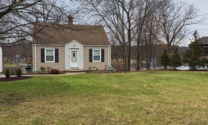 St. Charles House | Fox River Retreat