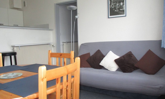 Besse-et-Saint-Anastaise Apartment | 4-person apartment near center and slopes, shuttle, parking, dishwasher