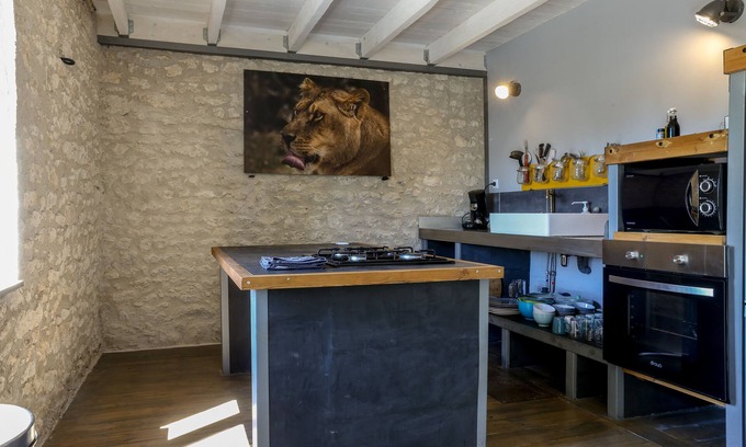 La Chapelle-Saint-Martin-en-Plaine House | The workshop