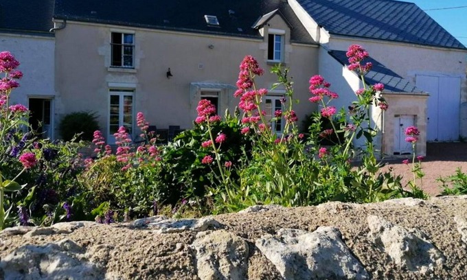La Chapelle-Saint-Martin-en-Plaine House | Homerez - Big house for 9 ppl. with garden at La Chapelle-Saint-Martin-en-Plaine