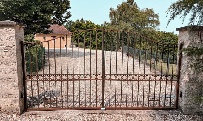 Rouffignac-Saint-Cernin-de-Reilhac House | Country house 10 persons with air-conditioned rooms, heated pool