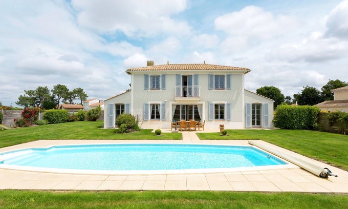 L'Aiguillon-sur-Vie House | Le Domaine de Fontenelles by Interhome
