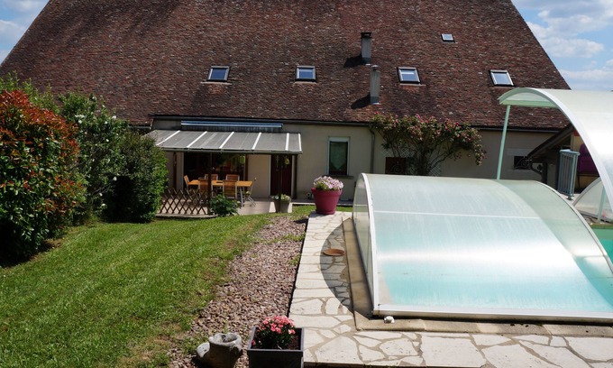 Treigny House | LE BOISSENET 14 PEOPLE QUIET PRIVATE POOL