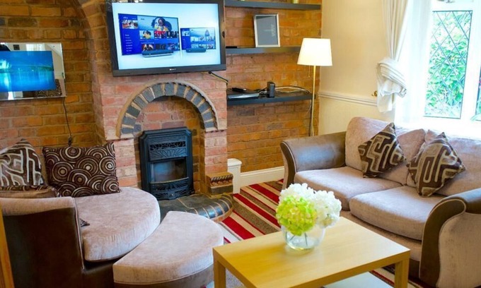 Smethwick House | Francis House Accommodation