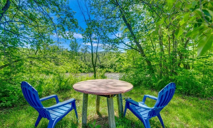 Franconia House | Franconia Home with Community Pool and River Access!