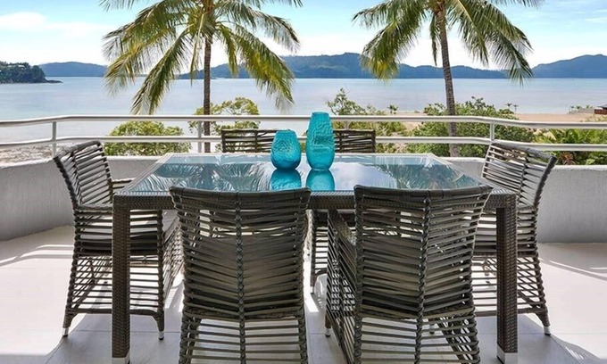 Hamilton Island Apartment | Frangipani Lodge 106, Beachfront Apartment on Hamilton Island