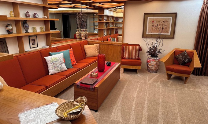 Camelback East Condo | Frank Lloyd Wright on Biltmore Golf Course
