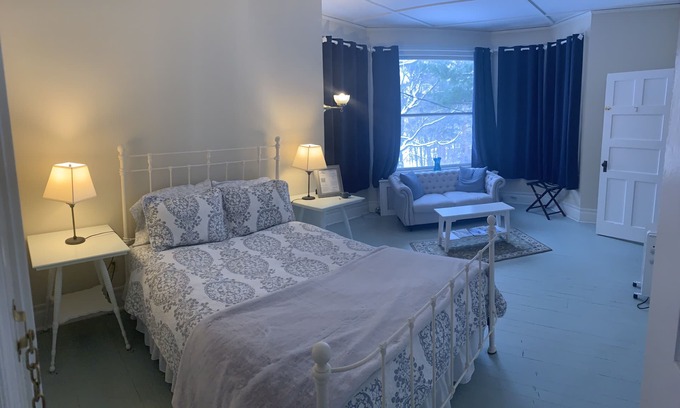Saranac Lake Bed & Breakfast | Franklin Manor - Queen Suite