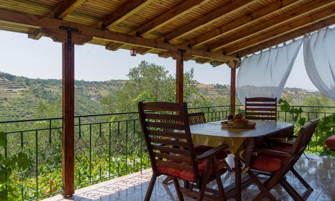 Mbrostar-Urë House | Fratar Green Hills