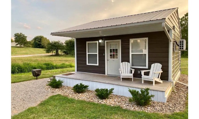 Carbon Hill House | Fred - Cozy tiny home 7 miles from Ohio University