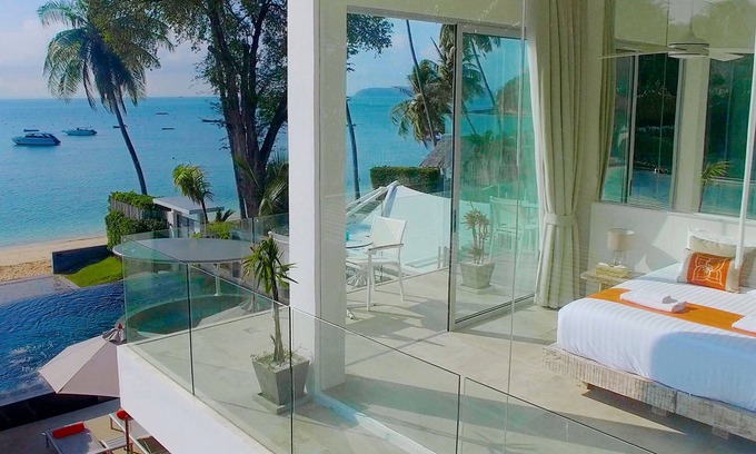 Wichit Villa | FREE $900 Daily Luxury Pack, 6-Bed Beachfront Villa, Private Pool, Bar, BBQ, Gym