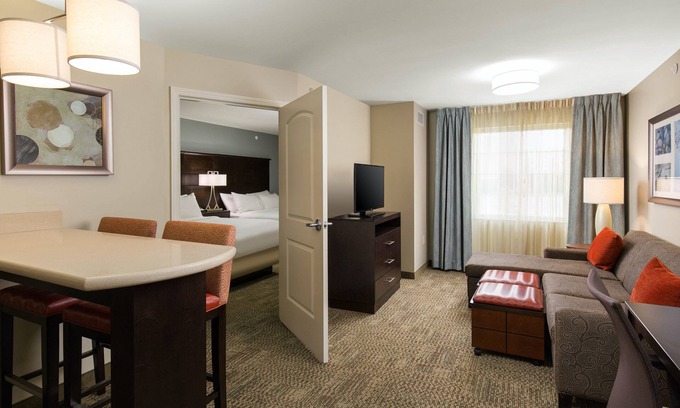 Northfield Apartment | Free Breakfast Buffet Every Morning. Pool & Gym Access.