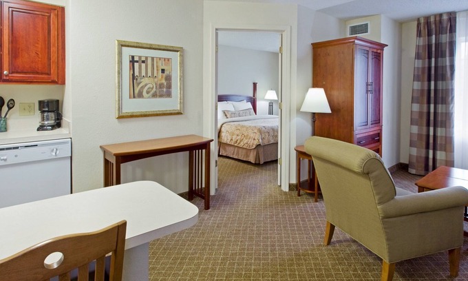 Cranbury Condo | Free Breakfast Buffet. Outdoor Pool. Gym. Only 20 Min from Princeton.