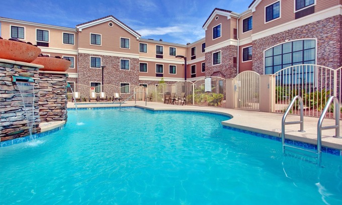 Tucson Condo | Free Breakfast + Free Wi-Fi + Outdoor Pool | Close to Tucson Airport