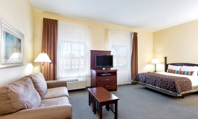 McAllen Apartment | Free Breakfast. Outdoor Pool & Hot Tub. Quick Drive to the University of Texas Rio Grande Valley!