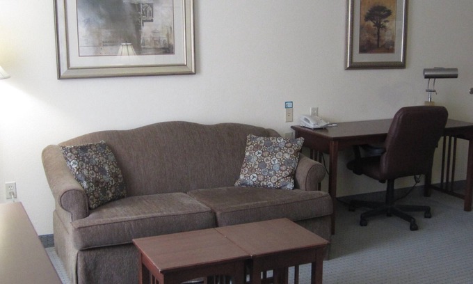 Kalamazoo Condo | Free Breakfast. Pool Access. Minutes from Western Michigan University!