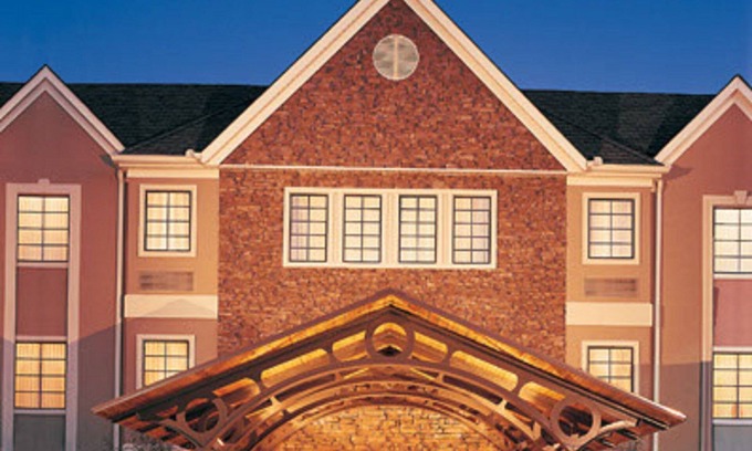 Rochester Apartment | Free Breakfast. Pool & Hot Tub. Close to Mayo Clinic! Great for Business Travelers!