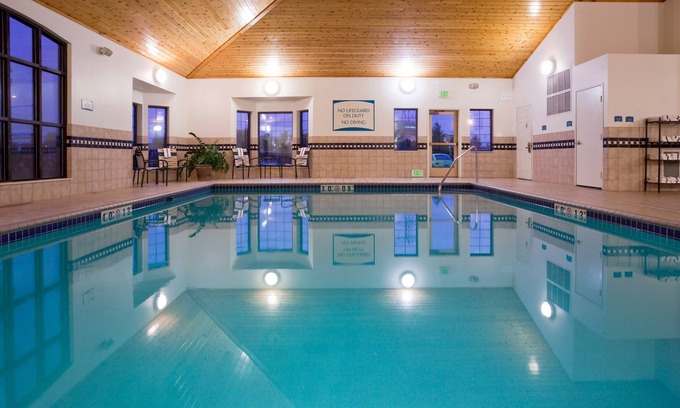 Maple Grove Condo | Free Breakfast. Pool & Hot Tub. Gym. Near Albertville Premium Outlets!
