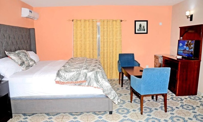 Freetown Hotel | Free Breakfast, WiFi, Dining & Laundry Services Available