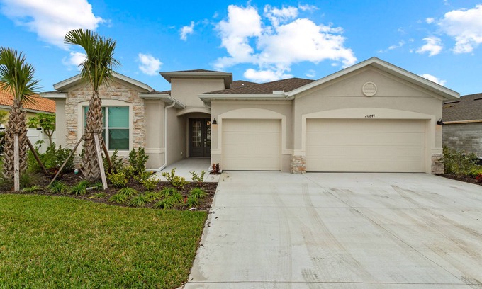 Lehigh Acres House | FREE GOLF when you stay in this New 3/3 Ibis Landing Golf & Country Club home!