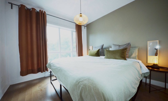 Cote-Des-Neiges—Notre-Dame-De-Grace House | Free indoor parking* 2BR*rooftop terrace*gym*indoor parking