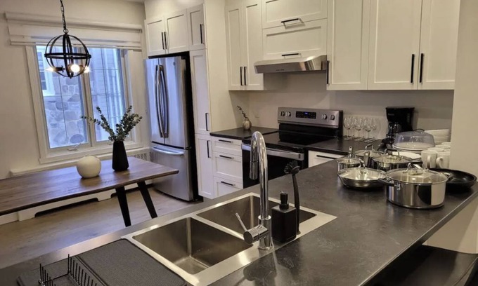Ahuntsic Apartment | Free Parking, Beautiful 4 1/2-2 BR apartment near metro