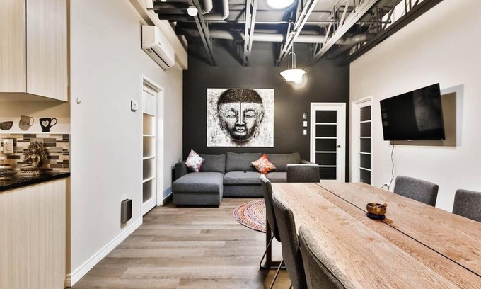 Quartier des Spectacles Apartment | FREE PARKING - Buddha Themed in the Heart of City - UNIQUE