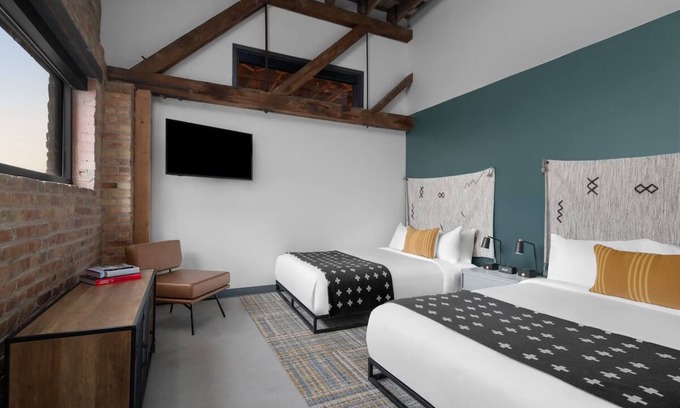 People's Freeway Hotel | Free Parking & Dog-friendly, 2 Boulder Rooms at evo Hotel