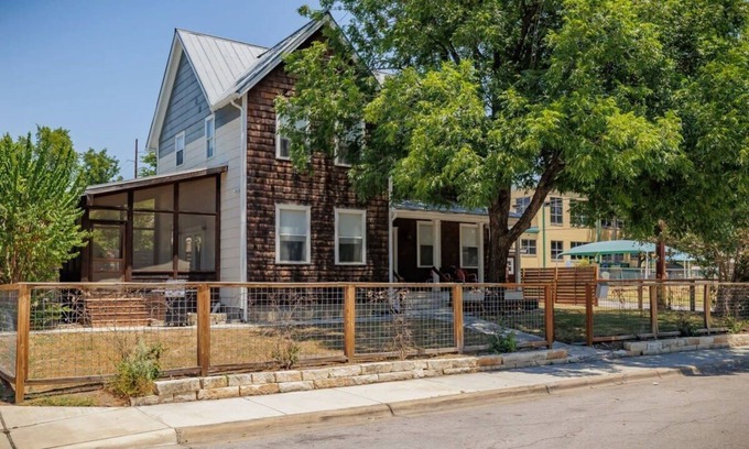 Central East Austin House | Free Parking, East Austin | Corner Cabin - Portoro