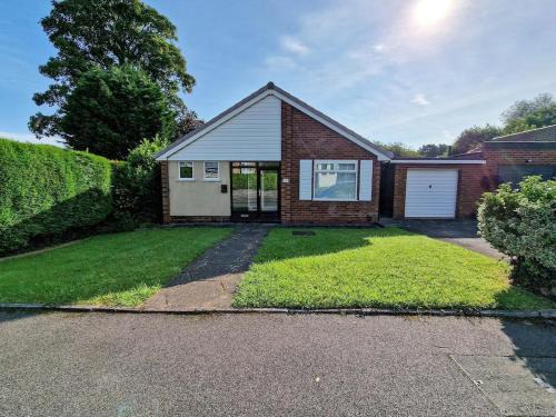 Gatley House | Free Parking Home In Gatley by City SuperHost