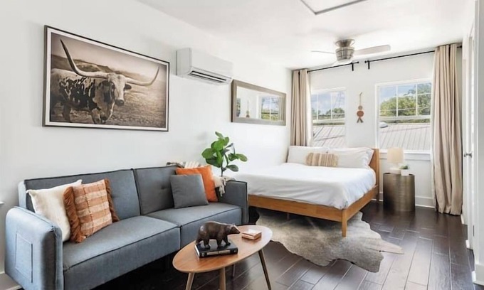 North Loop Apartment | Free Parking, Hyde Park, North Loop