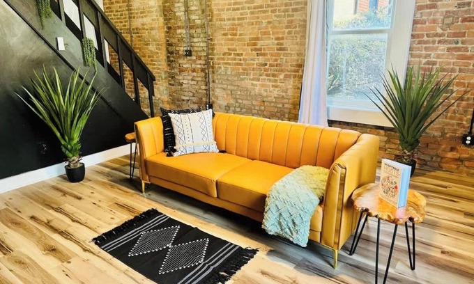 Italian Village House | Free Parking - King Bed - Short North - Convention
