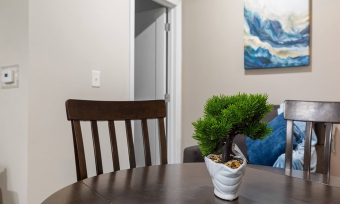 Utica Apartment | Free Parking, Laundry, Wi-Fi, 6 Min WYNN Hosp/Nexus Center, Downtown Utica NY1