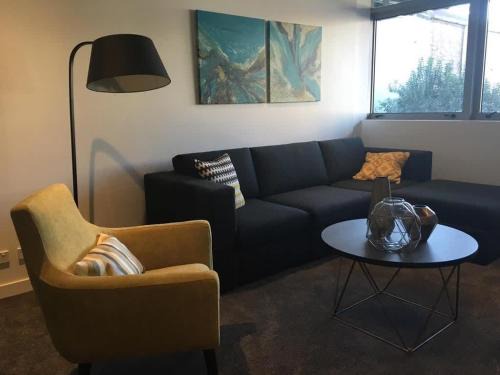 Chatswood CBD Apartment | free parking lovely 2 bds in heart of chatswood