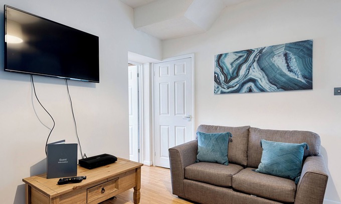 Margam House | Free Parking, Spacious Rooms, Smart TV's All Rooms
