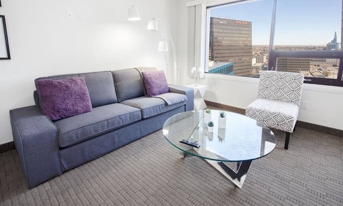 Downtown Winnipeg Apartment | Free Parking & Wi-Fi! One-bedroom Suite