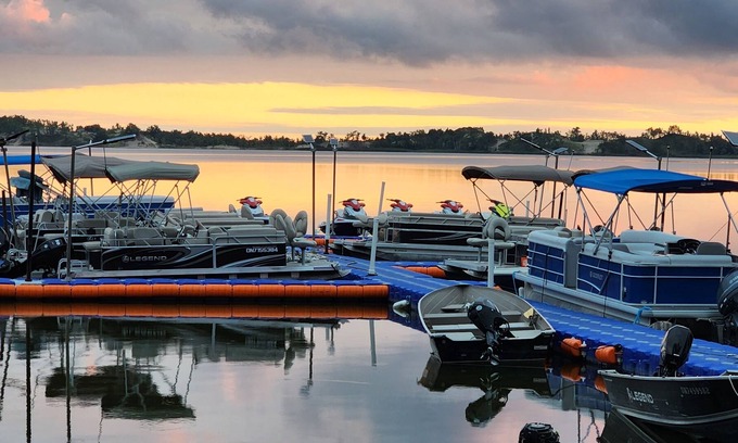 Picton Cottage | Free Pontoon Boat Rental beach pass & Kayaks Dunes View Sandy Beach Swimming