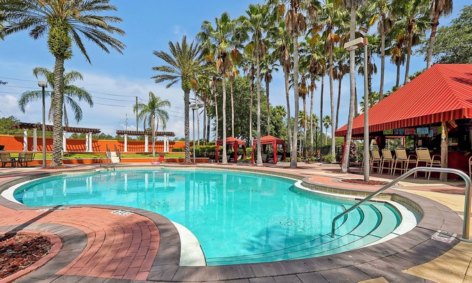 Solana House | FREE POOL HEAT Spacious 5 Bedroom Private Pool Resort Home