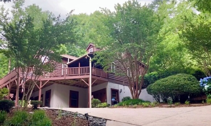 Lake Lure Cabin | Free private boat tour…weather permitting…5 Min Walk to Beach and Marina