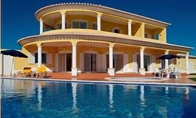 Colinas Verdes Villa | Free Wi-Fi. Breathtaking Views with swimming pool