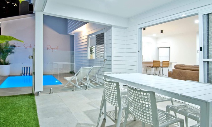 Coolangatta Apartment | Freedom Beach Homes Unit 199B Brand New in Rainbow Bay with private plunge pool and Wi-Fi Inc.
