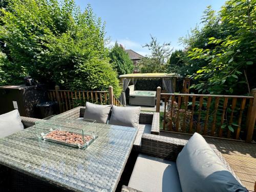 Newcastle-upon-Tyne House | Freeman Hot Tub House, Free Parking, Transport Links