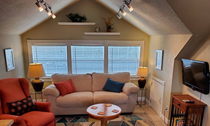 Bulverde Cottage | Freestanding Apt with EV Charger