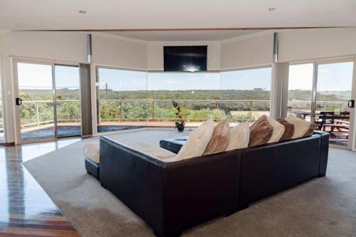 Port Campbell House | Freestanding house with ocean view