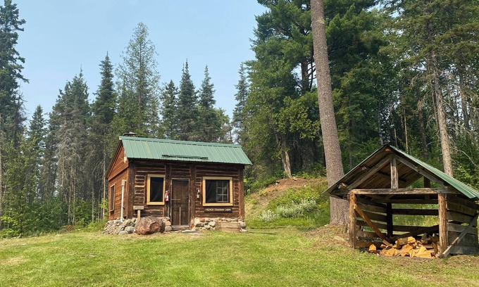 Isabella House | French-Canadian Cabin - Cozy Rustic Getaway