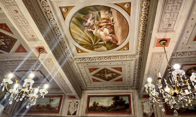 Panicale Apartment | Frescoed Ceiling Historic Building