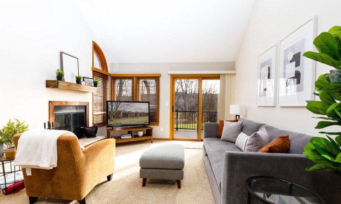 The Galena Territory House | Fresh! 2BR Golf Villa w/King Beds, Dog-Friendly, Amenitty Access, Near Trails