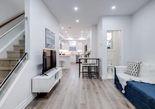 The Junction House | Fresh 3BR Home in Junction Area WFH Setup Backyard