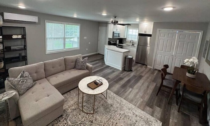 Somerset Apartment | Fresh and modern, 2022 build.