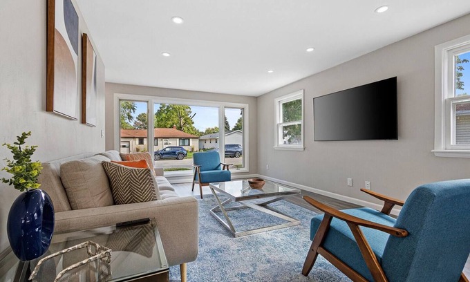 Green Bay House | Fresh Beauchamp Remodel. 0.7 miles to Lambeau